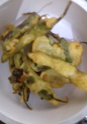 A picture of Crisp Mirch Pakoda.