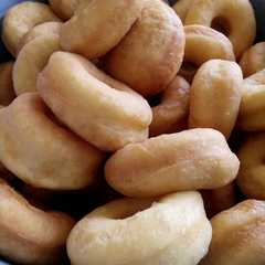 A picture of Donat Simple tanpa kentang, susu, dan telur.