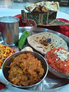 રીંગણ નો ઓળો (Ringan Oro Recipe In Gujarati) રેસીપી મુખ્ય ફોટો