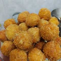 A picture of Bola Kornet Keju.