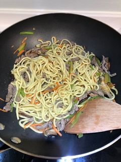 蔬菜牛肉炒麵 的食譜成品照片