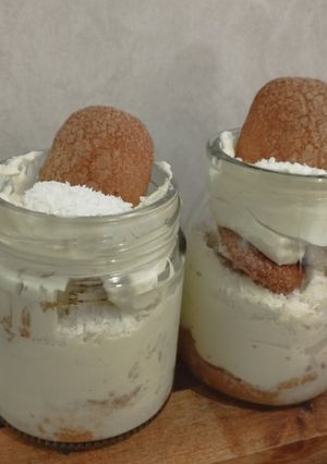 Una foto de Coco Cheesecake 🥥🍦Postre de vainillas en vasitos