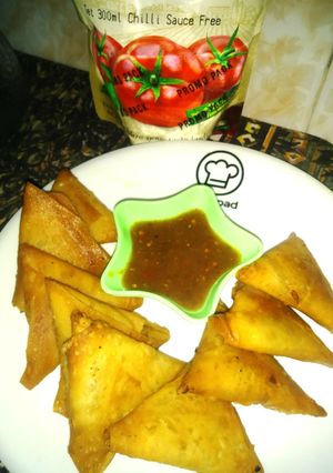 A picture of Chicken cheese samosa.