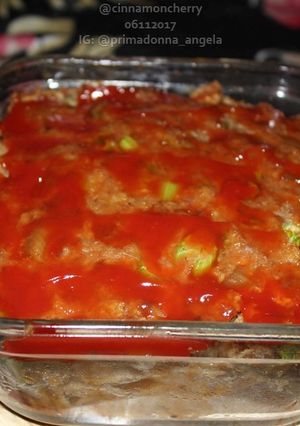 A picture of Meatloaf with Celery.