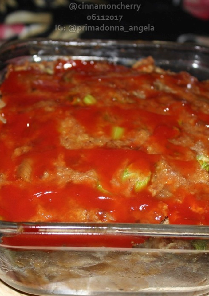 A picture of Meatloaf with Celery.