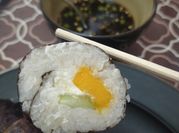Una foto de sushi de mango