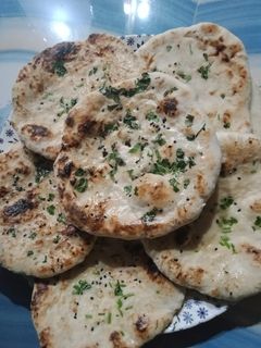 গার্লিক বাটার নান(garlic butter naan recipe in bengali) রেসিপির প্রধান ছবি
