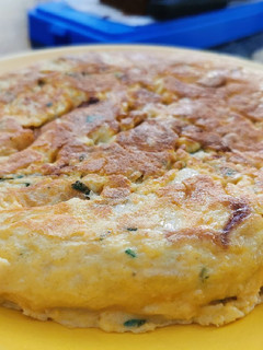 Una foto de Tortilla de papas y cebolla!!!