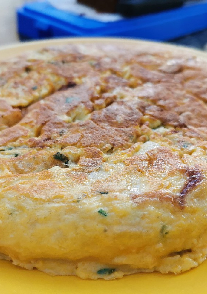 Una foto de Tortilla de papas y cebolla!!!