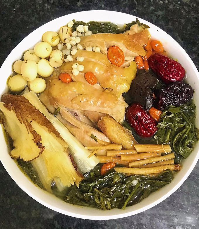 GÀ HẦM THUỐC BẮC NGẢI CỨU