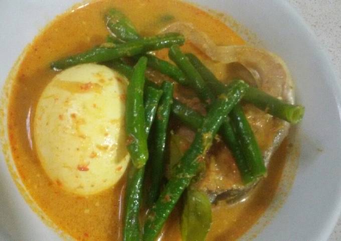 Telur gulai kuning ikan patin