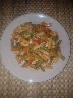 Una foto de Pasta vegetal con salsa de soja