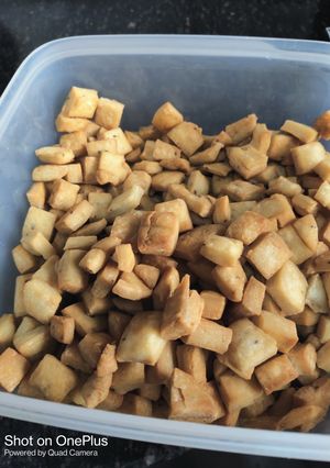 नमकीन खुरमे (namkeen khurme recipe in Hindi) रेसिपी मुख्य फोटो