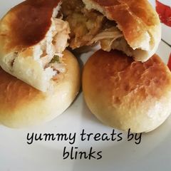 A picture of Chicken filled buns.