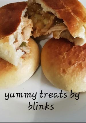 A picture of Chicken filled buns.
