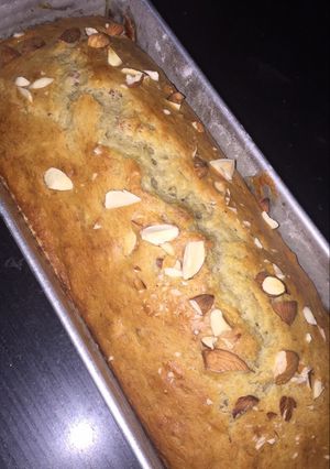 Una foto de Budín con almendras 🍞🍌