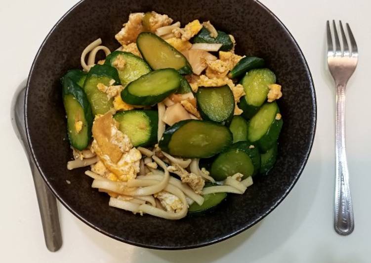 小黃瓜蛋炒麵