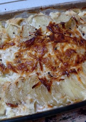 Una foto de Pescado con crema, papas y queso sardo al curry