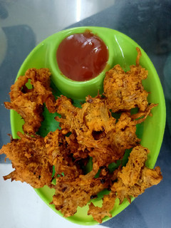 A picture of Kanda Bhaji.