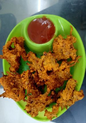 A picture of Kanda Bhaji.