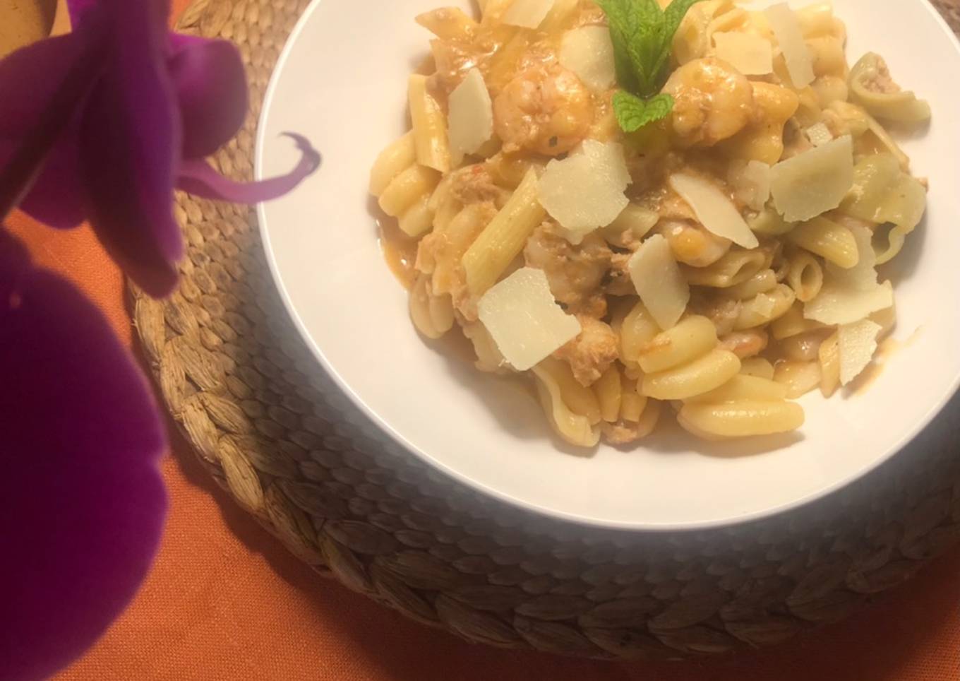 Pasta con atún y gambitas, one pot
