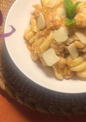 Una foto de Pasta con atún y gambitas, one pot