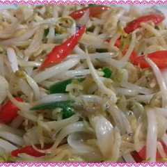 A picture of Tumis toge ikan teri pedas.