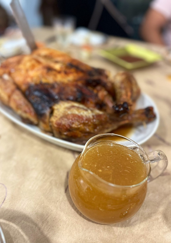 Una foto de Gravy de Pavo exprés ¡la clave para el Pavo relleno!