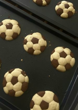 صورة لوصفة ⚽ بسكويت كرة القدم بخطوات سهلة #كأس_العالم_كوكباد