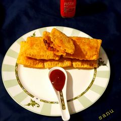 A picture of Pizza Pockets.