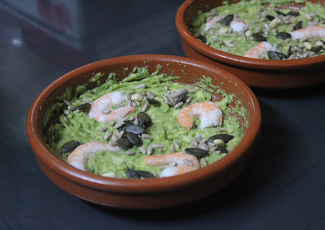 Aguacate con manzana y gambas