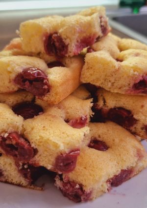 Gluténmentes retro meggyes piskóta recept fotója