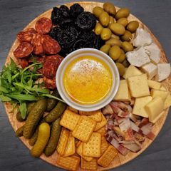 A picture of Cheese board.