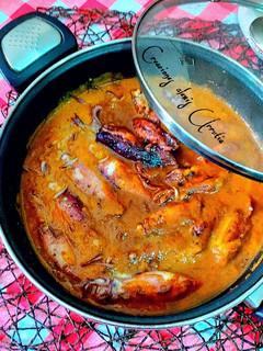 Una foto de Chipirones en salsa caprichosa y algunas cositas más