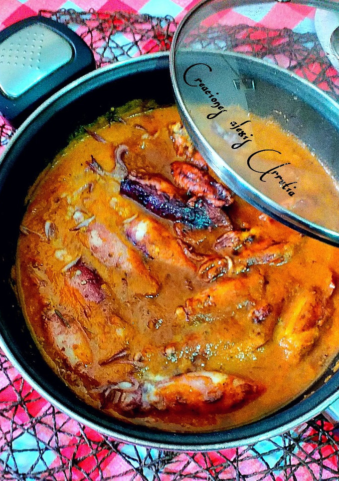 Una foto de Chipirones en salsa caprichosa y algunas cositas más