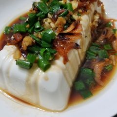 A picture of Chinese Steam Tofu with dried shrimp, garlic, soya sauce 蒜蓉蝦米蒸豆腐.