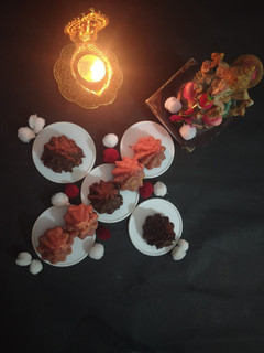 ગુલકંદ મોદક અને ચોકલેટ મોદક(modak recipe in gujarati) રેસીપી મુખ્ય ફોટો