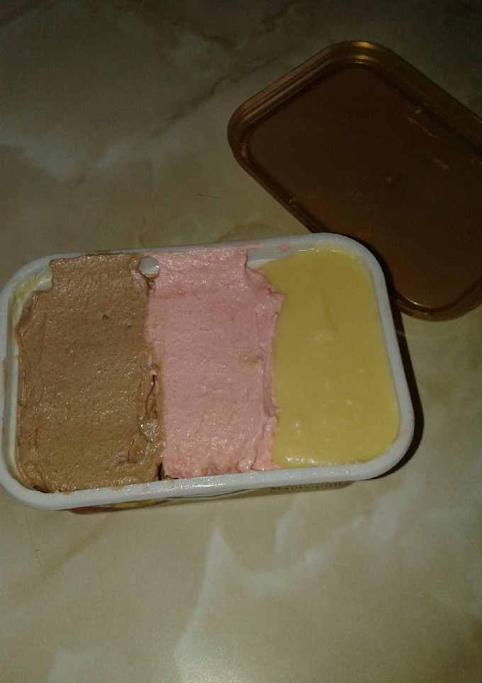 Una foto de Mantequilla de tres sabores