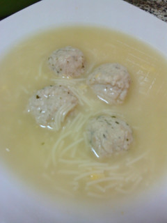 Una foto de Sopa con albóndigas