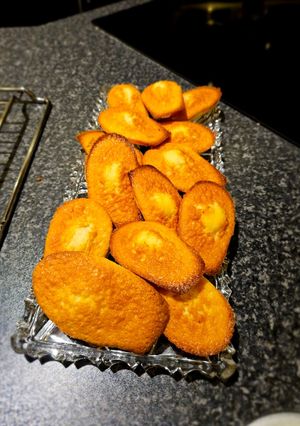A picture of Lemon madeleines🍋.