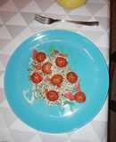 Gulas al ajillo con salmón y cherry