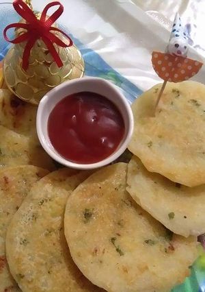 सूजी आलू पैनकेक (Suji aloo pancake recipe in Hindi) रेसिपी मुख्य फोटो