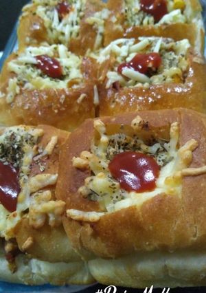 A picture of Pizza Explode Buns.