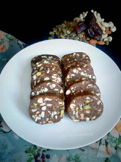 A picture of Dates and Nuts Roll.
