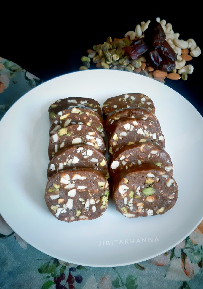 A picture of Dates and Nuts Roll.