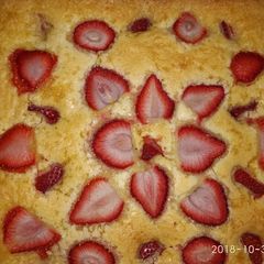 Strawberry almond cake A picture of Strawberry almond cake.
