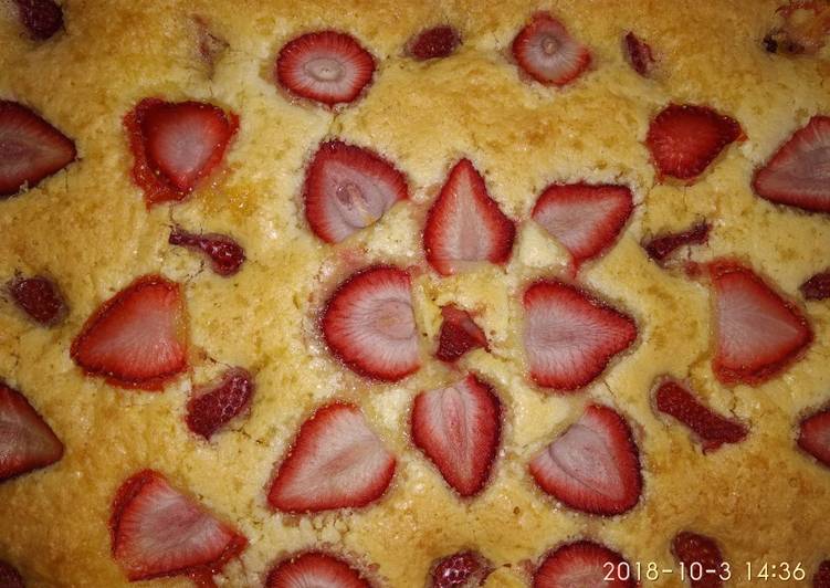 Strawberry almond cake