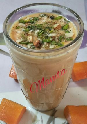 A picture of Papaya lassi with jaggery.