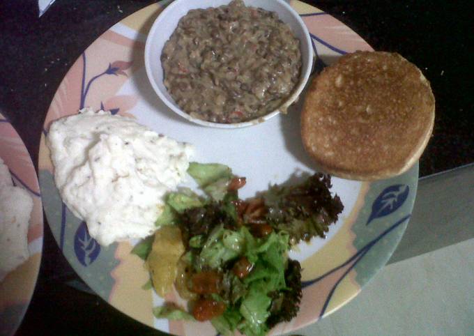 Creamy lentils with Mashed potatoes, Citrus Salad and Toasted Bun