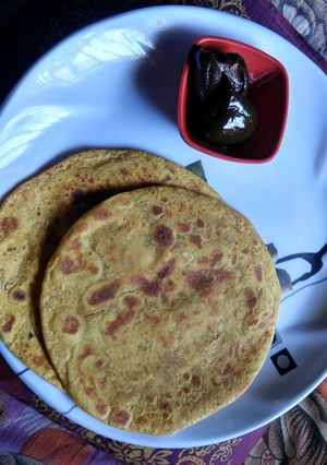 A picture of Besan onion thepla.